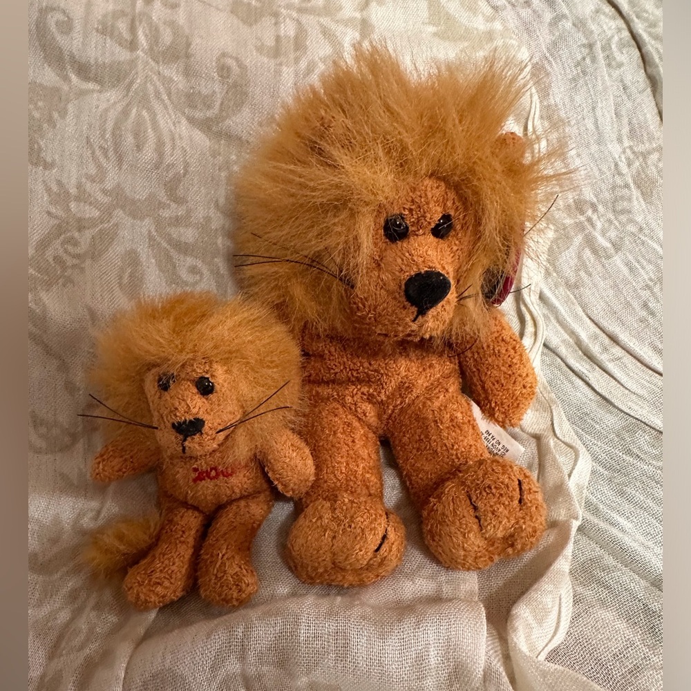 Full of Beans “Purdy” The Lion & Baby on a Keychain